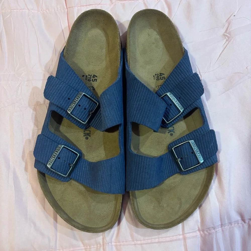 Arizona
Suede Embossed - Corduroy Indigo - Picture 2 of 4